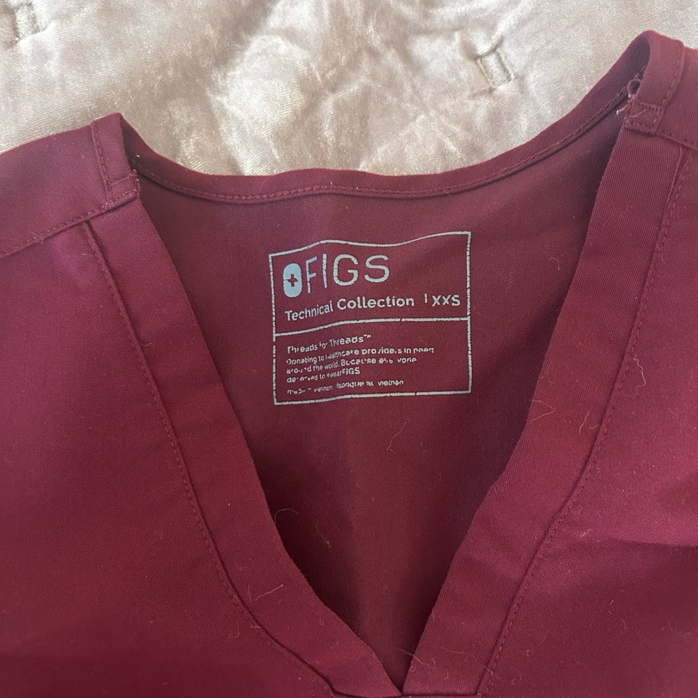 Figs burgundy scrub set - Picture 3 of 7